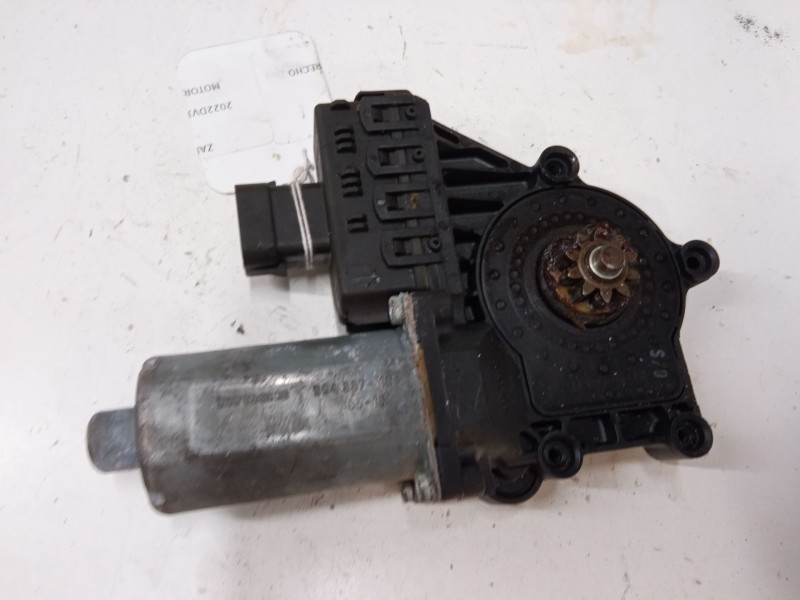 Recambio de motor elevaluna delantero derecho para opel zafira / zafira family b (a05) 1.9 cdti (m75) referencia OEM IAM   