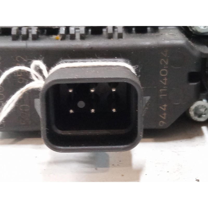 Recambio de motor elevaluna delantero derecho para opel zafira / zafira family b (a05) 1.9 cdti (m75) referencia OEM IAM   
