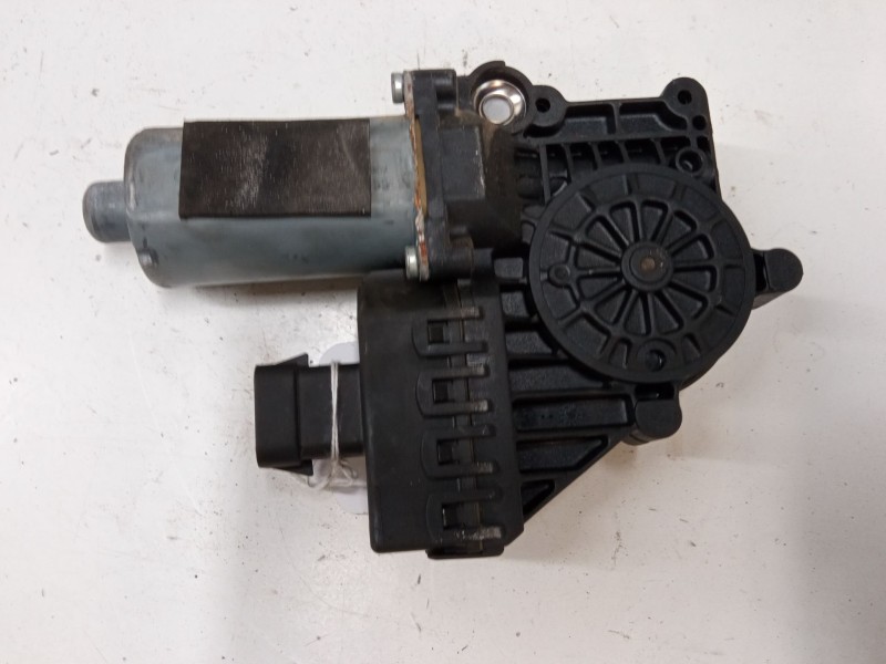 Recambio de motor elevaluna delantero derecho para opel zafira / zafira family b (a05) 1.9 cdti (m75) referencia OEM IAM   