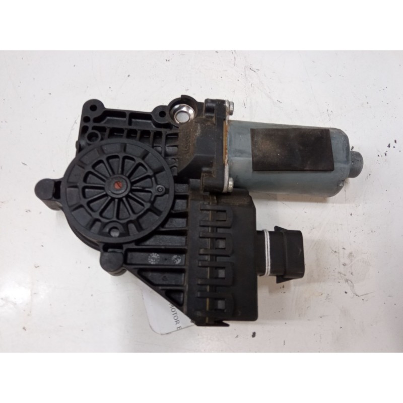 Recambio de motor elevaluna delantero izquierdo para opel zafira / zafira family b (a05) 1.9 cdti (m75) referencia OEM IAM   