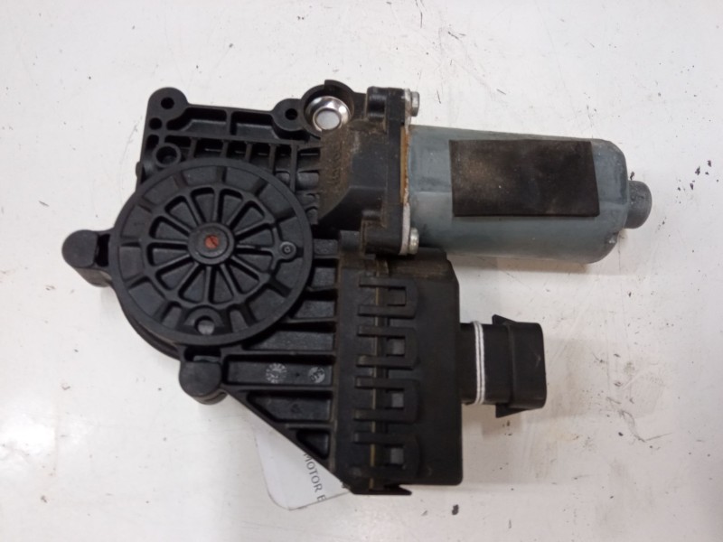 Recambio de motor elevaluna delantero izquierdo para opel zafira / zafira family b (a05) 1.9 cdti (m75) referencia OEM IAM   