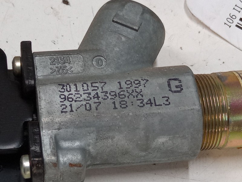 Recambio de anclaje cinturon delantero izquierdo para peugeot 106 ii (1a_, 1c_) 1.4 i referencia OEM IAM   