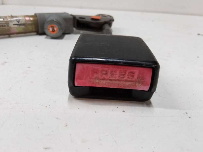Recambio de anclaje cinturon delantero izquierdo para peugeot 106 ii (1a_, 1c_) 1.4 i referencia OEM IAM   
