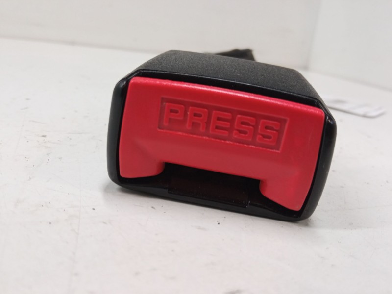 Recambio de anclaje cinturon trasero derecho para peugeot 106 ii (1a_, 1c_) 1.4 i referencia OEM IAM   
