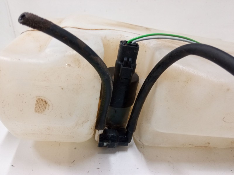 Recambio de deposito limpiaparabrisas para dacia sandero (bs_) 1.6 mpi 85 (bs03) referencia OEM IAM 8200210002  