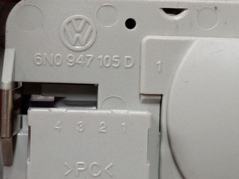 Recambio de luz interior delantera para volkswagen polo iii (6n1) 60 1.4 referencia OEM IAM 6N0947105D  