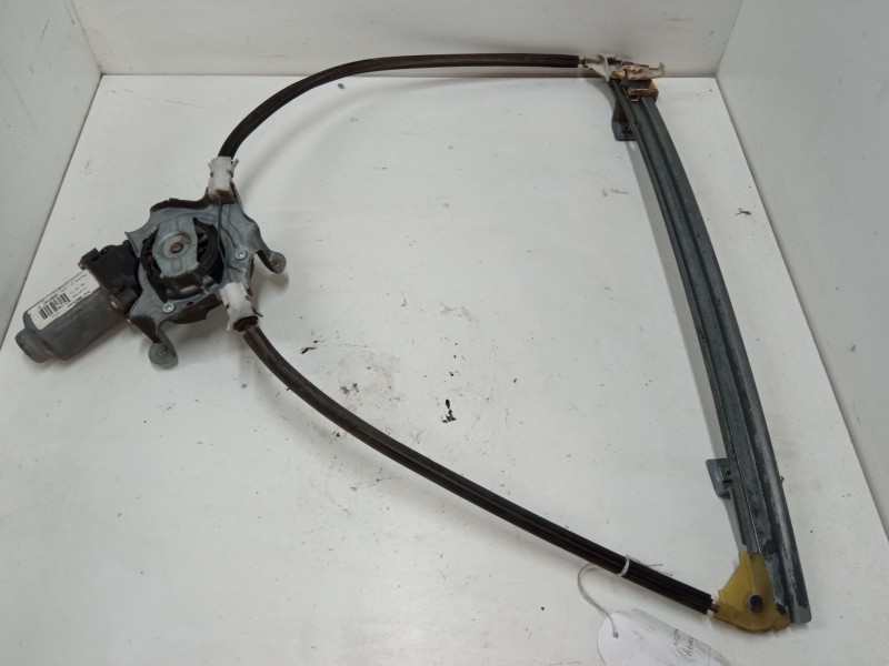 Recambio de elevalunas electrico delantero derecho para renault clio ii (bb_, cb_) 1.5 dci (b/c2j) referencia OEM IAM   