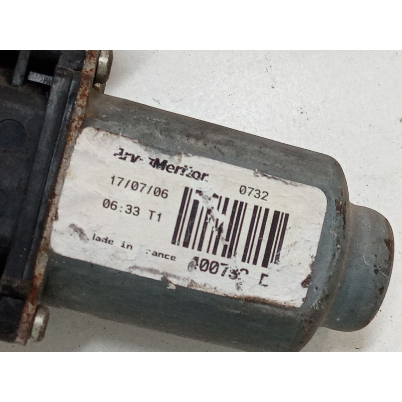 Recambio de elevalunas electrico delantero derecho para renault clio ii (bb_, cb_) 1.5 dci (b/c2j) referencia OEM IAM   
