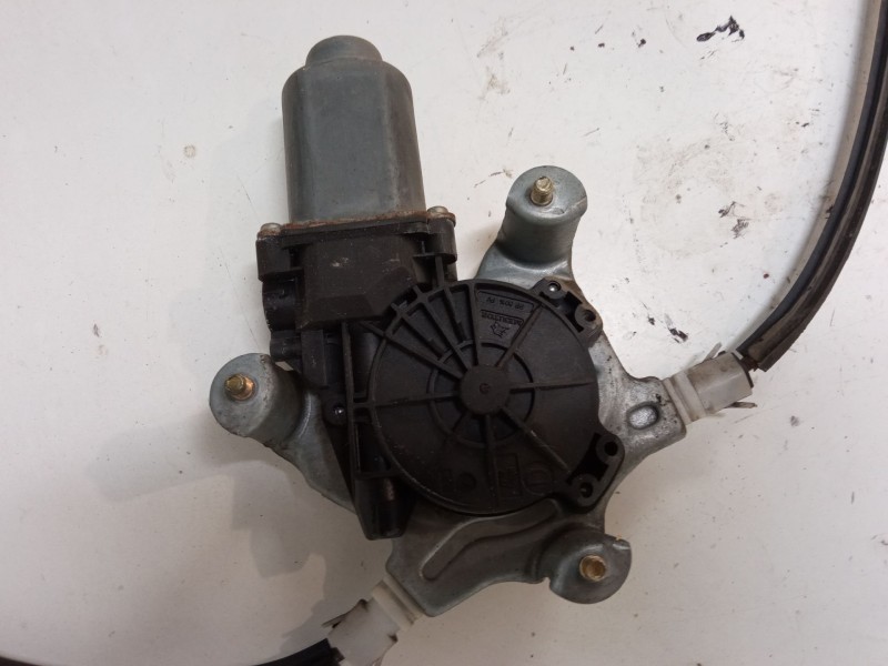 Recambio de elevalunas electrico delantero derecho para renault clio ii (bb_, cb_) 1.5 dci (b/c2j) referencia OEM IAM   