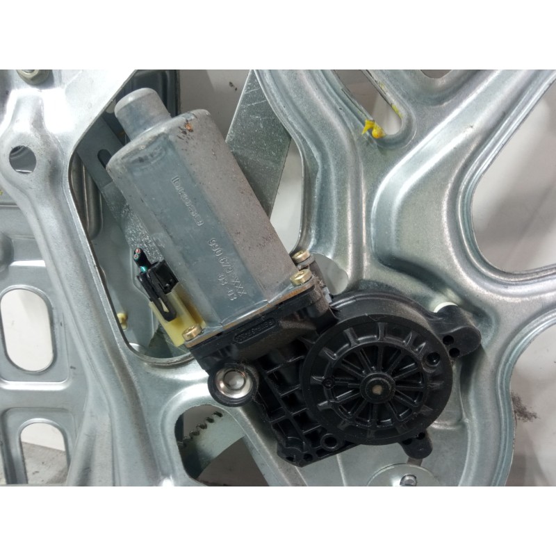 Recambio de elevalunas electrico trasero izquierdo para opel astra g descapotable (t98) 1.6 (f67) referencia OEM IAM 105977100  