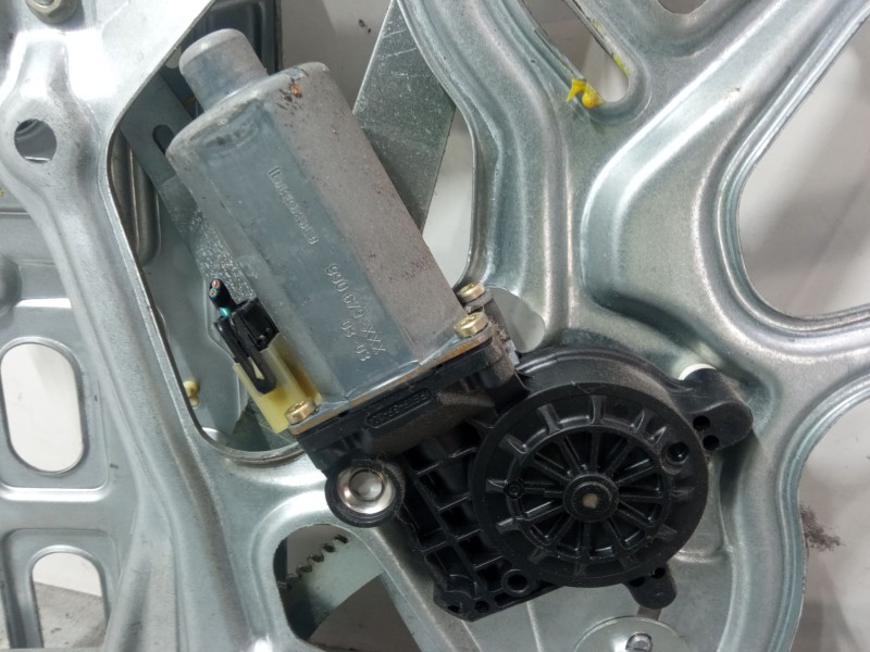 Recambio de elevalunas electrico trasero izquierdo para opel astra g descapotable (t98) 1.6 (f67) referencia OEM IAM 105977100  