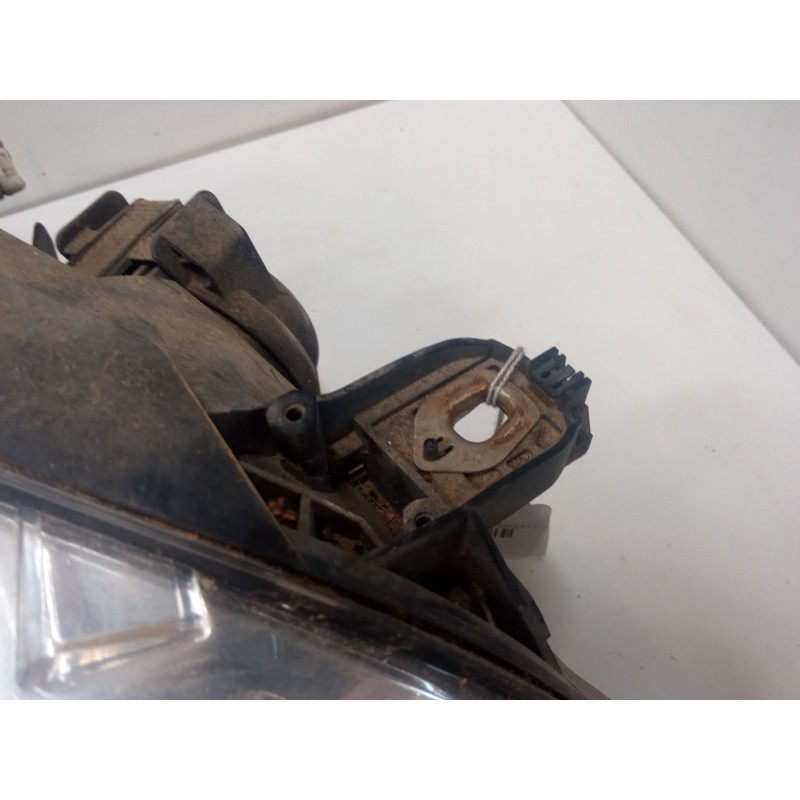 Recambio de faro derecho para mercedes-benz clase b sports tourer (w245) b 180 cdi (245.207) referencia OEM IAM A1698201861  