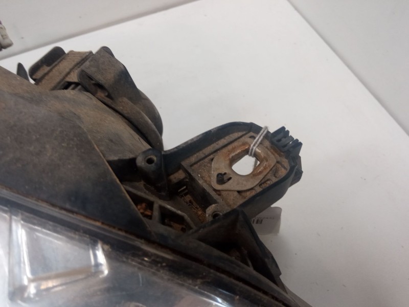 Recambio de faro derecho para mercedes-benz clase b sports tourer (w245) b 180 cdi (245.207) referencia OEM IAM A1698201861  