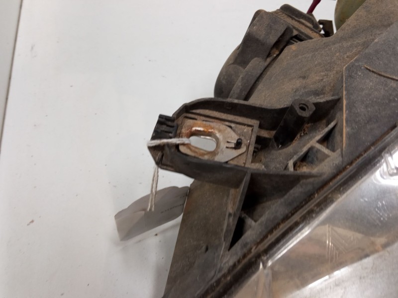 Recambio de faro izquierdo para mercedes-benz clase b sports tourer (w245) b 180 cdi (245.207) referencia OEM IAM A1698201761  