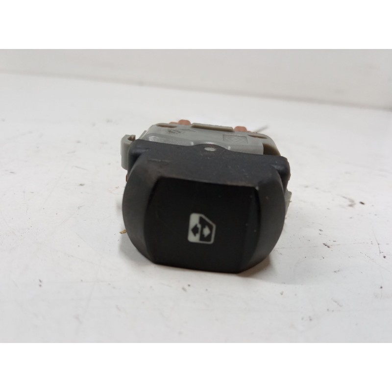 Recambio de mando elevalunas delantero derecho para renault clio iii (br0/1, cr0/1) 1.5 dci (br17, cr17) referencia OEM IAM   