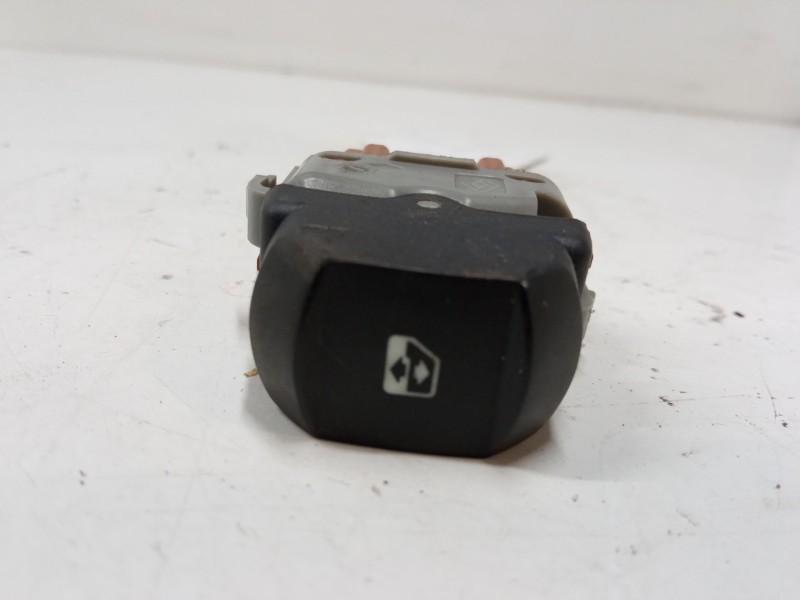 Recambio de mando elevalunas delantero derecho para renault clio iii (br0/1, cr0/1) 1.5 dci (br17, cr17) referencia OEM IAM   