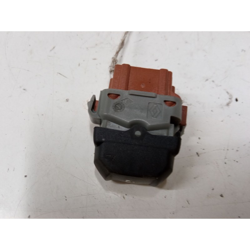 Recambio de mando elevalunas delantero derecho para renault clio iii (br0/1, cr0/1) 1.5 dci (br17, cr17) referencia OEM IAM   