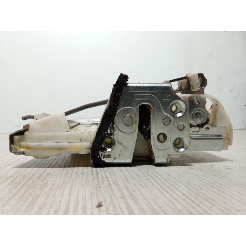 Recambio de cerradura puerta delantera derecha para suzuki swift iii (mz, ez) 1.3 ddis (rs 413d) referencia OEM IAM   