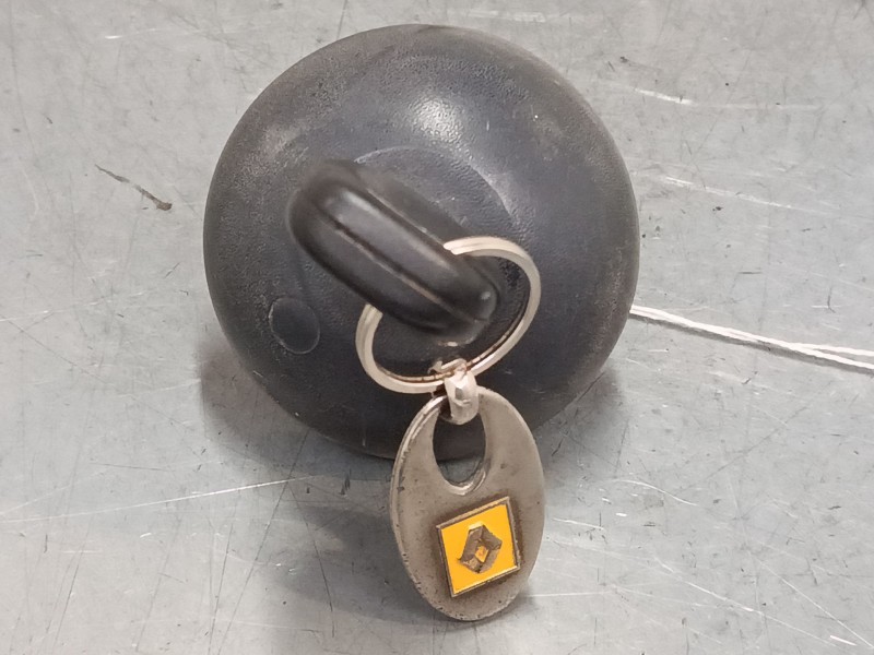 Recambio de tapon combustible para renault master ii furgoneta (fd) 2.5 dci referencia OEM IAM   
