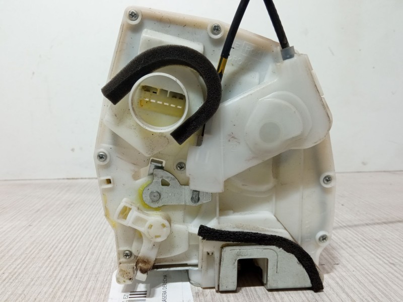 Recambio de cerradura puerta trasera derecha para suzuki swift iii (mz, ez) 1.3 ddis (rs 413d) referencia OEM IAM   