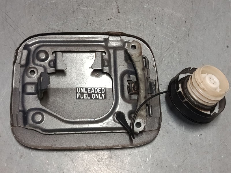 Recambio de tapa exterior combustible para toyota avensis (_t25_) 1.8 (zzt251_) referencia OEM IAM   