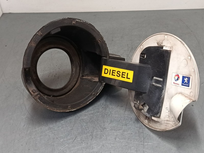 Recambio de tapa exterior combustible para peugeot 3008 i monospace (0u_) 1.6 hdi referencia OEM IAM   