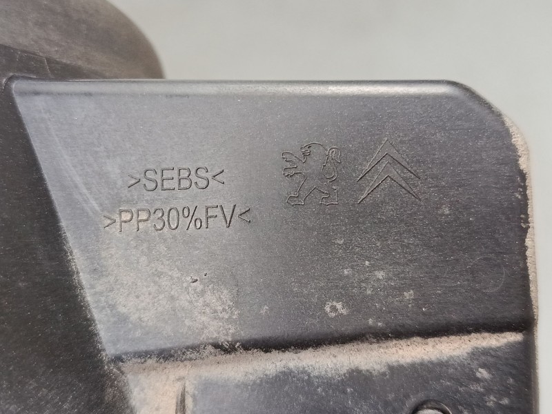 Recambio de tapa exterior combustible para peugeot 3008 i monospace (0u_) 1.6 hdi referencia OEM IAM   