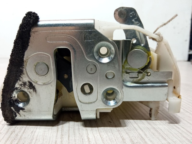 Recambio de cerradura puerta trasera derecha para suzuki swift iii (mz, ez) 1.3 ddis (rs 413d) referencia OEM IAM   