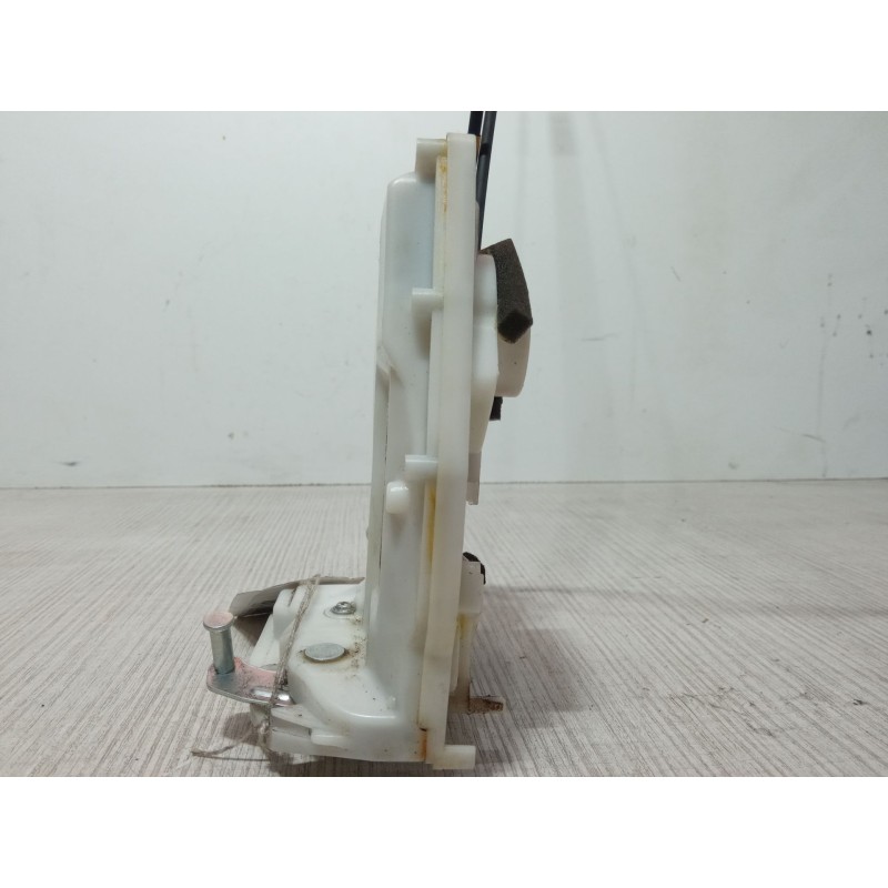 Recambio de cerradura puerta trasera derecha para suzuki swift iii (mz, ez) 1.3 ddis (rs 413d) referencia OEM IAM   