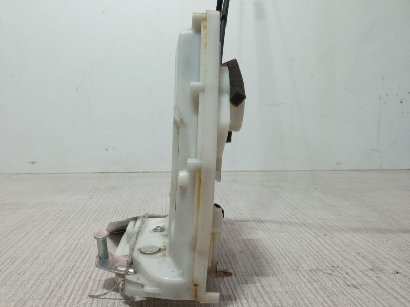 Recambio de cerradura puerta trasera derecha para suzuki swift iii (mz, ez) 1.3 ddis (rs 413d) referencia OEM IAM   