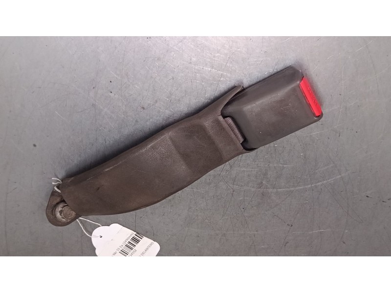 Recambio de anclaje cinturon delantero derecho para isuzu isuzu nkr 55 ea (2490mm) manual camion caja cerrada referencia OEM IAM