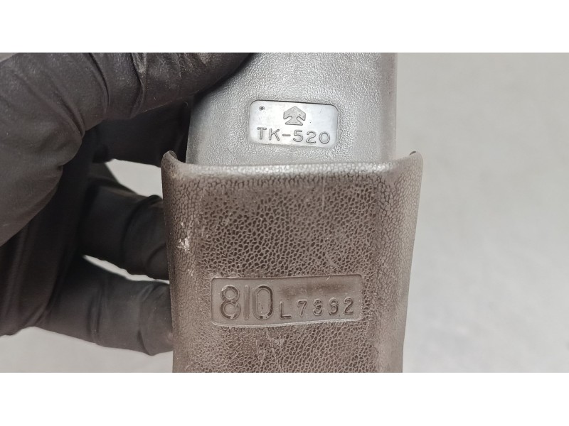 Recambio de anclaje cinturon delantero derecho para isuzu isuzu nkr 55 ea (2490mm) manual camion caja cerrada referencia OEM IAM