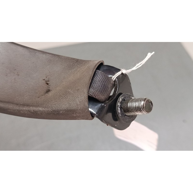Recambio de anclaje cinturon delantero derecho para isuzu isuzu nkr 55 ea (2490mm) manual camion caja cerrada referencia OEM IAM