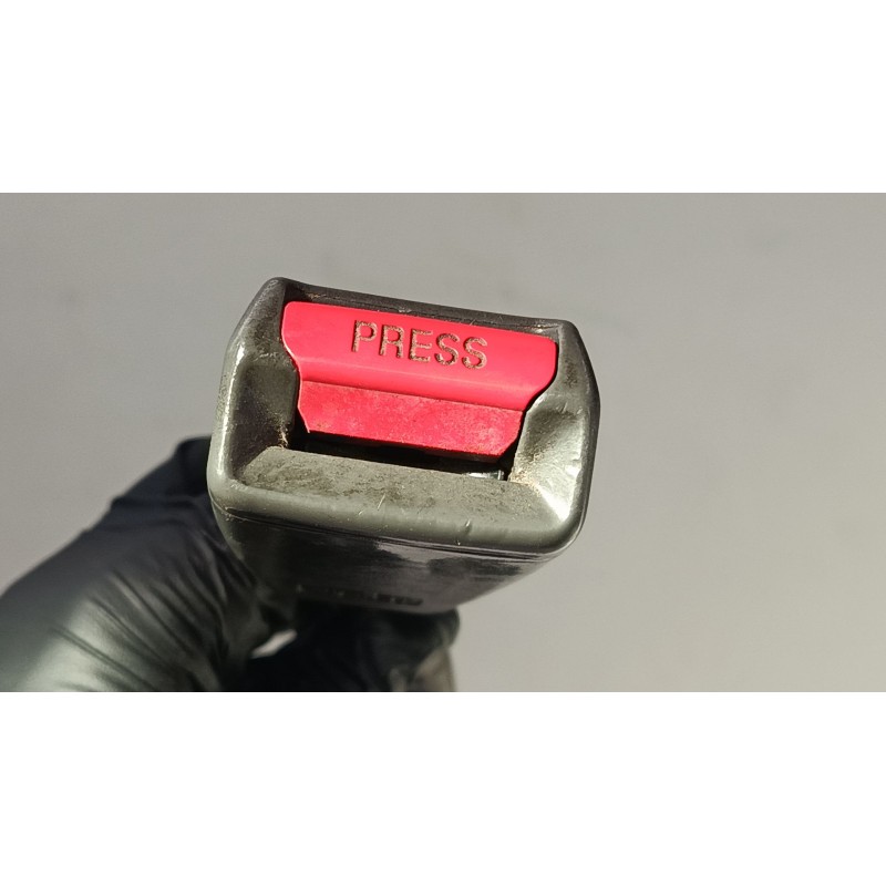 Recambio de anclaje cinturon delantero izquierdo para isuzu isuzu nkr 55 ea (2490mm) manual camion caja cerrada referencia OEM I
