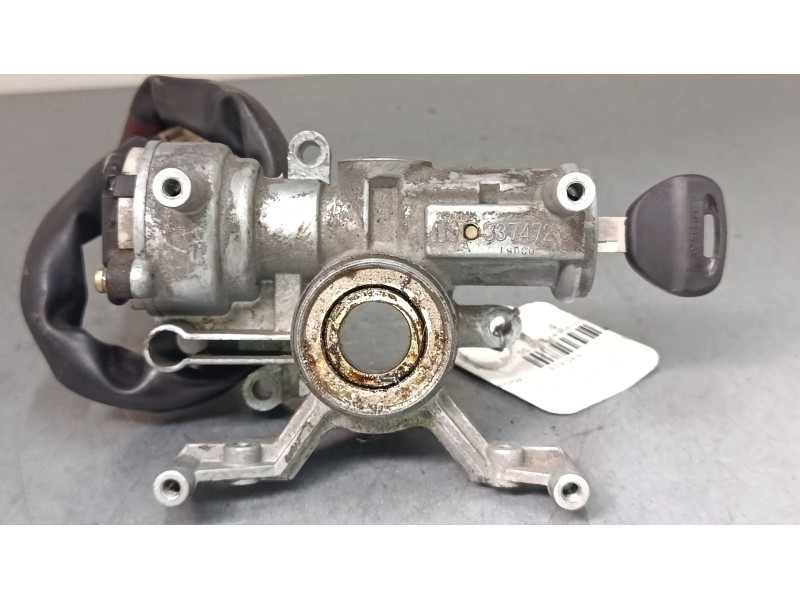 Recambio de clausor para isuzu isuzu nkr 55 ea (2490mm) manual camion caja cerrada referencia OEM IAM   