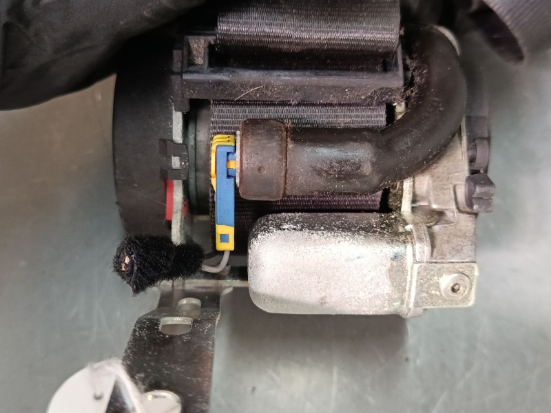 Recambio de cinturon seguridad delantero derecho para volkswagen polo iv (9n_, 9a_) 1.4 16v referencia OEM IAM   