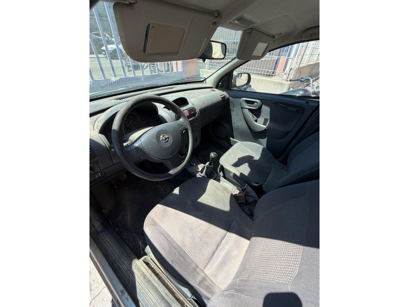 opel corsa c (x01) del año 2004