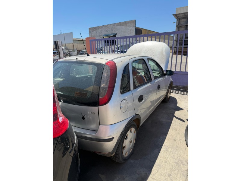 opel corsa c (x01) del año 2004