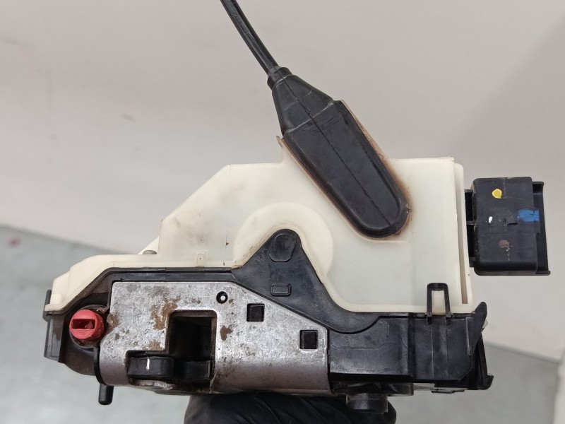 Recambio de cerradura puerta trasera izquierda para peugeot 208 i (ca_, cc_) 1.2 vti 82 referencia OEM IAM 9612501280  