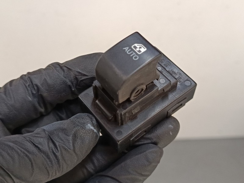 Recambio de mando elevalunas delantero derecho para kia cee´d hatchback (ed) 1.6 crdi 115 referencia OEM IAM   