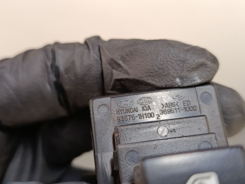 Recambio de mando elevalunas delantero derecho para kia cee´d hatchback (ed) 1.6 crdi 115 referencia OEM IAM   