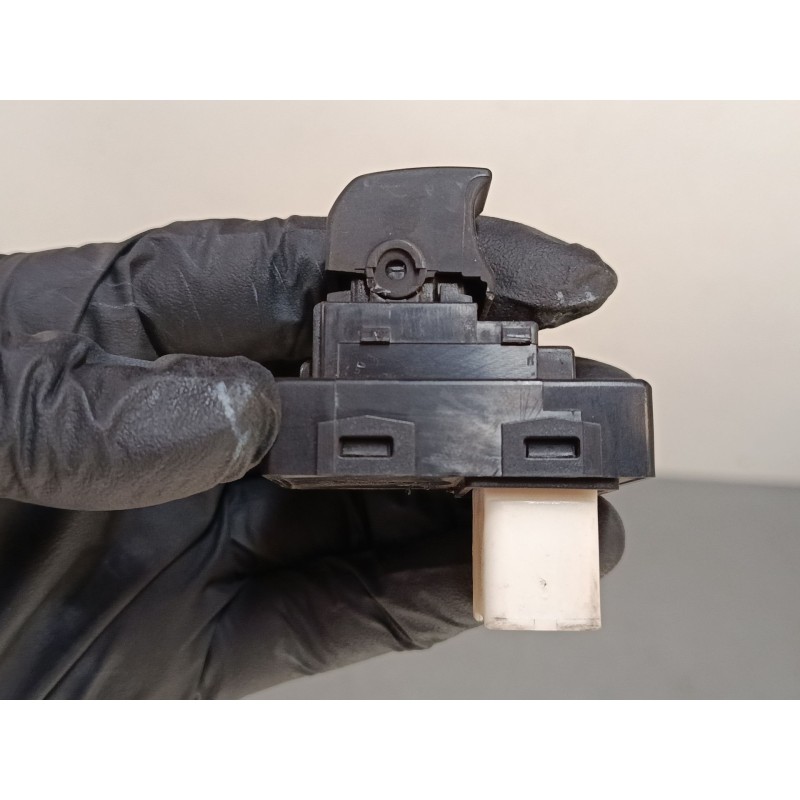 Recambio de mando elevalunas delantero derecho para kia cee´d hatchback (ed) 1.6 crdi 115 referencia OEM IAM   