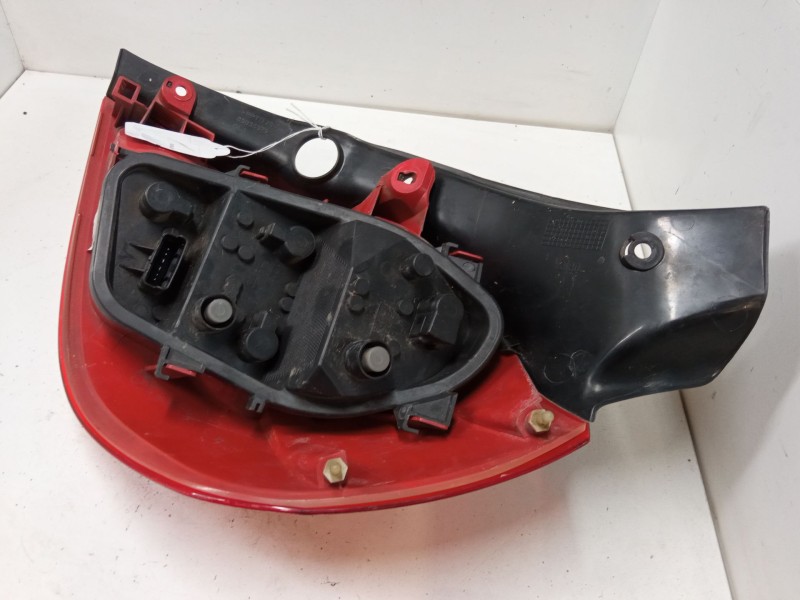 Recambio de piloto trasero izquierdo para renault clio iii (br0/1, cr0/1) 1.5 dci (br17, cr17) referencia OEM IAM   