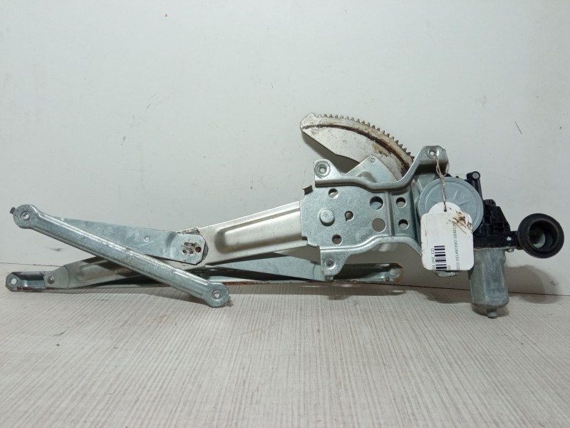 Recambio de elevalunas electrico delantero derecho para suzuki swift iii (mz, ez) 1.3 ddis (rs 413d) referencia OEM IAM 83430-63