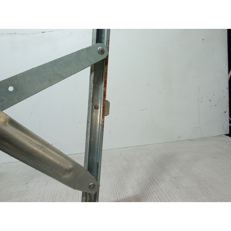 Recambio de elevalunas electrico delantero derecho para suzuki swift iii (mz, ez) 1.3 ddis (rs 413d) referencia OEM IAM 83430-63