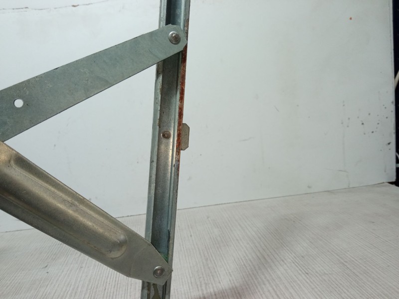 Recambio de elevalunas electrico delantero derecho para suzuki swift iii (mz, ez) 1.3 ddis (rs 413d) referencia OEM IAM 83430-63