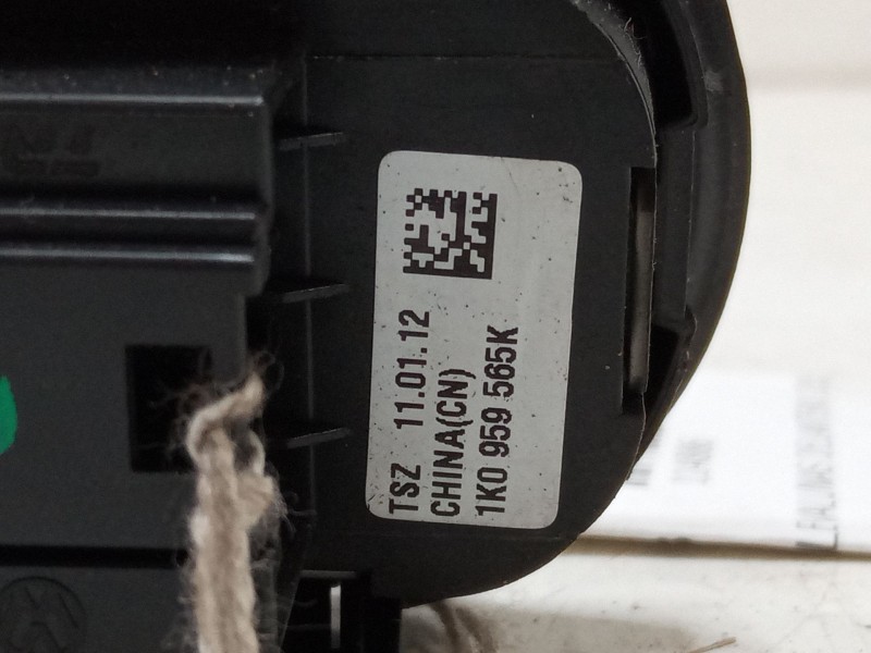 Recambio de mando elevalunas delantero izquierdo para volkswagen golf vi (5k1) 1.2 tsi referencia OEM IAM 1K0959565K  