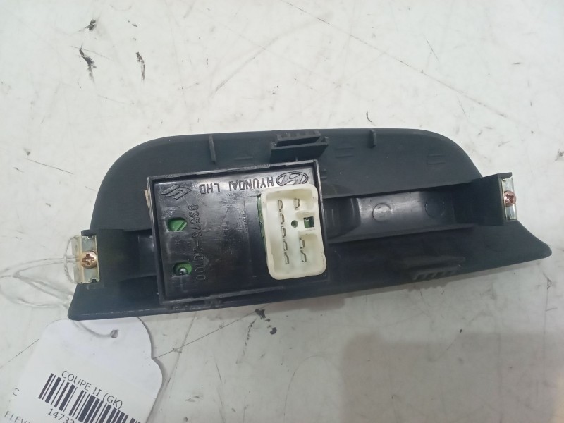 Recambio de mando elevalunas delantero derecho para hyundai coupe ii (gk) 1.6 16v referencia OEM IAM 935752C100  