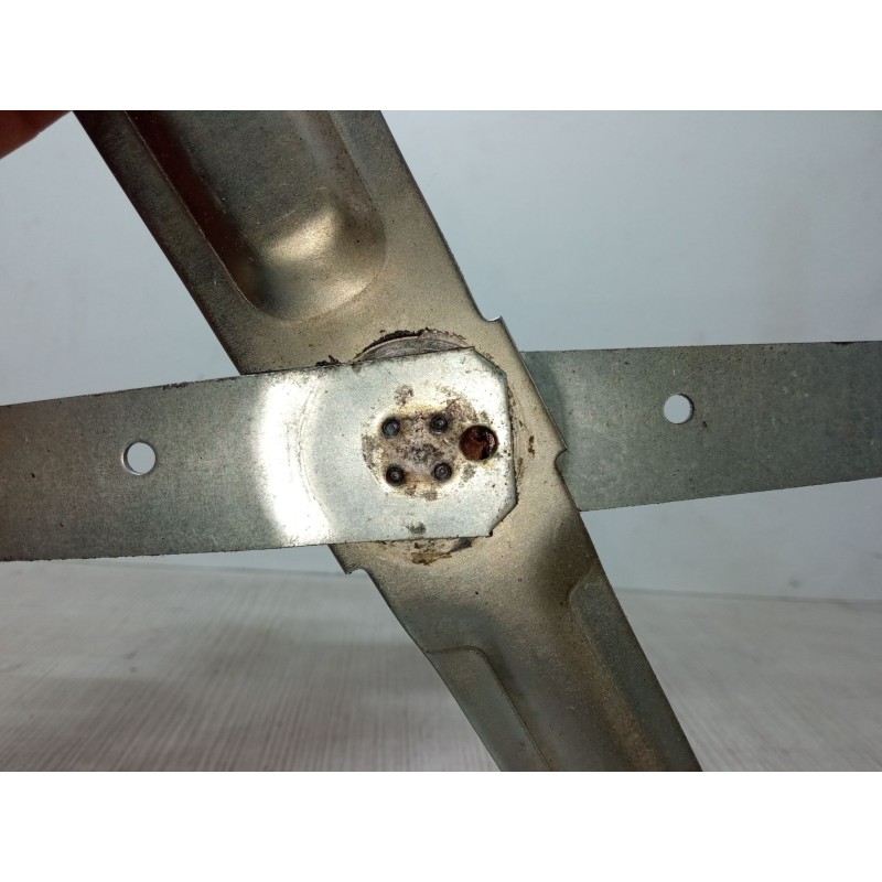 Recambio de elevalunas electrico delantero derecho para suzuki swift iii (mz, ez) 1.3 ddis (rs 413d) referencia OEM IAM 83430-63