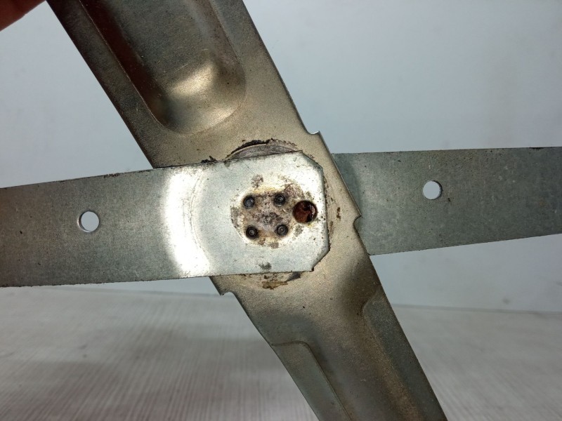 Recambio de elevalunas electrico delantero derecho para suzuki swift iii (mz, ez) 1.3 ddis (rs 413d) referencia OEM IAM 83430-63